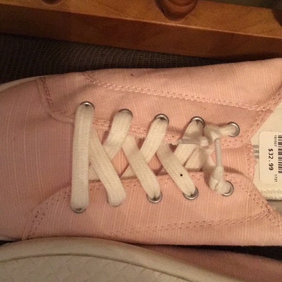 American Eagle Light Pink Canvas Shoes - Picture 3 of 3